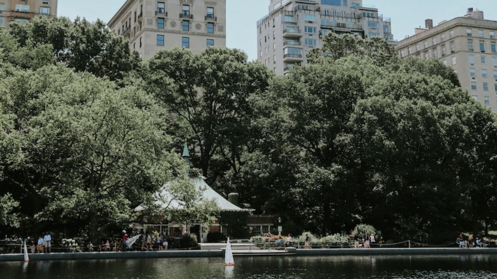 Is Manhatten Island Cracked In Central Park
